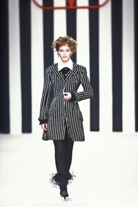 570668584_Valentino1994WomenFW85.thumb.jpg.c85d912c03ec9ba65333a61fe7d66cd7.jpg