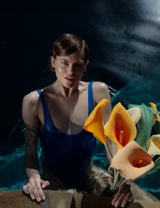 6046091_THE-UNSEASONAL-POOL-CAPACITY-1-FASHION-EDITORIAL2021-GER-GER-00505.thumb.jpg.851ad619c57a55f13b14577a73666e08.jpg