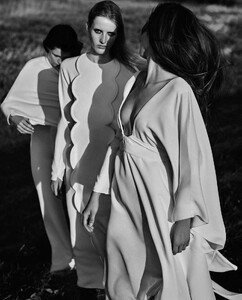 609171668_VogueItaliaOctober20182.thumb.jpg.e3397d13685ca54b0860761c842c7d72.jpg