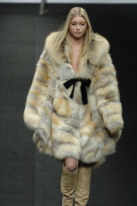 609684281_JeanLouisScherrer2006WomenRTW27.thumb.jpg.23e77e865aa3bb80fe79849d22e9ed9c.jpg