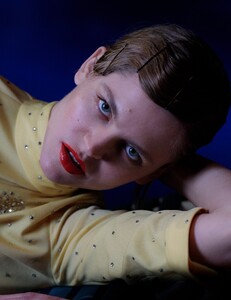 657016468_THE-UNSEASONAL-POOL-CAPACITY-1-FASHION-EDITORIAL2021-GER-GER-03721.thumb.jpg.141731268ccb5ec5dc22c8353d2cc9d9.jpg