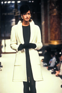 720530566_PierreBalmain1994HauteCouture18.thumb.jpg.b0e4cd81f9d25b7234d4586fb9cdb861.jpg