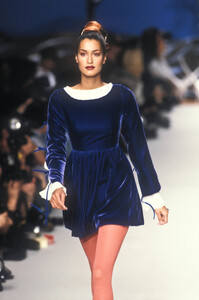 795598494_Chloe1994WomenRTW64.thumb.jpg.724af779482390cf7d0ed10c71ef088f.jpg