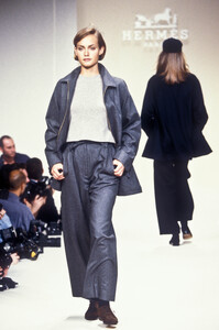 80432712_Hermes1994WomenRTW36.thumb.jpg.486983b68830ae7436106c066046821e.jpg