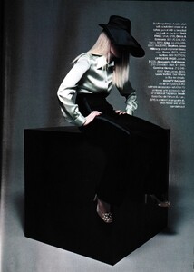814659898_PIPOCA-HarpersBazaarUS(June2005)-FallPreview-008.thumb.jpg.766288ed9402bc1d81ee6059884b2db6.jpg