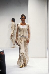 886496815_DolceGabbana1994WomenRTW136.thumb.jpg.121fe4fc5878810a161510300dbd7306.jpg