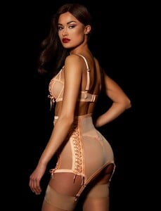 907123668_NoemieMazella_Honeybirdette(2).thumb.jpg.28bf6b609c2456c68e3f9afb17be39e5.jpg