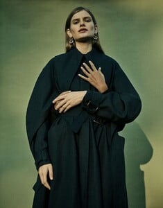 933283044_HarpersBazaarFeb2021107.thumb.jpg.912be8661cccbc1f2f96a954ad33bac0.jpg