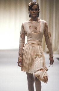 937372004_AlbertaFerretti1994WomenRTW14.thumb.jpg.a8f6c13836e4b23f4f0debcf2a132f55.jpg