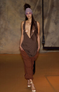 941676125_JeanPaulGaultierSpring2003el3LR_pTXPlx.thumb.jpg.08276de1bda7487c2834d1cbf41a0ad4.jpg