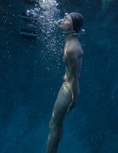 948685293_THE-UNSEASONAL-POOL-CAPACITY-1-FASHION-EDITORIAL2021-GER-GER-02361.thumb.jpg.9d1b768ebcafda6a106660b0b2bf1c1e.jpg