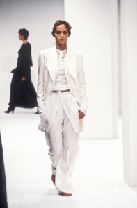 964835935_DolceGabbana1994WomenRTW24.thumb.jpg.c67c7bd722594f68d1119c4506ebdb6f.jpg