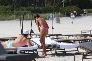 Debbie-St-Pierre---Seen-on-the-beach-in-Miami-12.jpeg