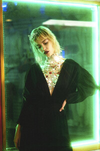 Ella-Weisskamp-by-Benjamin-Askinas-for-Damaged-Goods-10.thumb.jpg.23db60208612b0d825cb24fc55044b7a.jpg