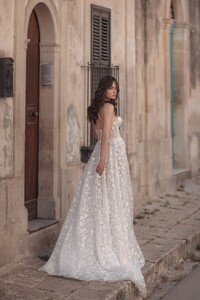 Isabetta-back-scaled.jpg
