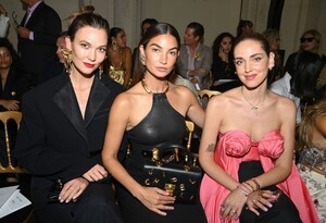 Lily_Aldridge_at_Schiaparelli_Haute_Couture_Show_at_Paris_Fashion_Week_07_04_2022__2_.jpg