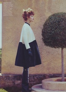 Modern_McDean_US_Vogue_May_2012_05.thumb.jpg.575ef75911e1b031091cdad143d6f63c.jpg