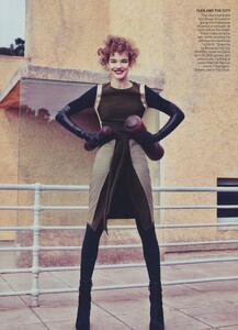 Modern_McDean_US_Vogue_May_2012_08.thumb.jpg.4942198bd3a92e24156d060560dfa386.jpg