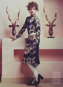 Modern_McDean_US_Vogue_May_2012_10.thumb.jpg.6184c0f8adfddca9cd7a996b34665021.jpg