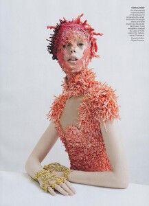 Walker_US_Vogue_May_2012_02.thumb.jpg.80317163edce1f3b7989efcf9cdfb2e8.jpg