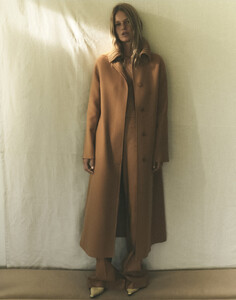 bazaar-us-11-2021_anna-ewers10.thumb.jpg.cabc46d84b0afb15d3696670d322b660.jpg