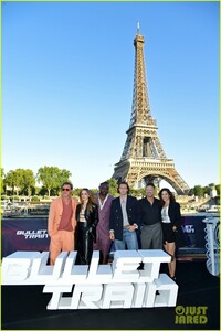 brad-pitt-joey-king-bullet-train-paris-photo-call-01.jpg