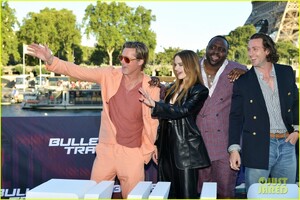 brad-pitt-joey-king-bullet-train-paris-photo-call-04.jpg