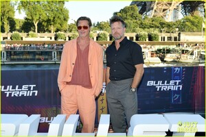 brad-pitt-joey-king-bullet-train-paris-photo-call-14.jpg