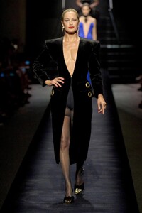 ca00029-schiaparelli-fall-2022-cou.jpg