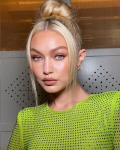 charlottetilbury_295138049_778183563312811_2582421604707858068_n.jpg
