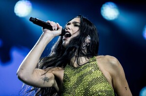 dua-lipa-performing-at-the-roskilde-music-festival-in-denmark-06-30-2022-10.thumb.jpg.fd3b814bc1bba1ae880040d34d56dee6.jpg