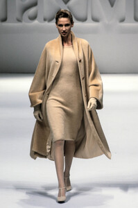 max-mara-fw-95-2.thumb.jpg.5ed74d9a49d78d84a3611d075ee9a99a.jpg