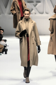 max-mara-fw-95-3.thumb.jpg.ba620cff2ea32639b35d2286301cec8d.jpg