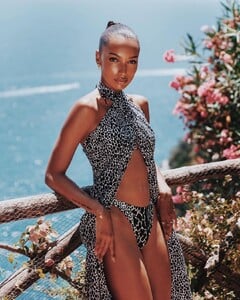 michaelkors_296062062_606453324380050_8746083923707939377_n.jpg