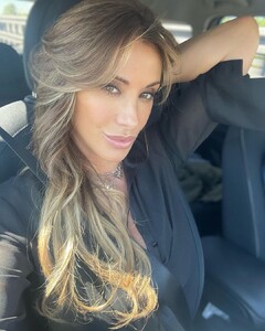 sabrinasalernofficial_292266155_569838854550513_6011635621038520588_n.jpg