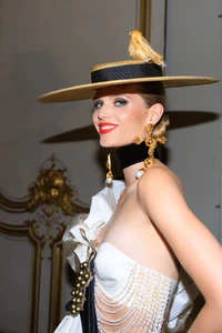 schiaparelli-fw22-boh-acielle-styledumonde-004.webp
