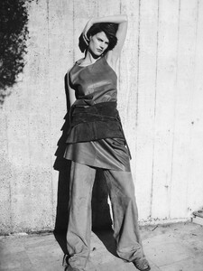 twin-ss15_saskia-de-brauw-by-annemarieke-van-drimmelen_(4).thumb.jpg.f26ca60d0d0ef6d0704e58d33587581f.jpg
