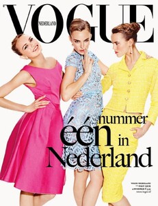 vogue-april-2012-cover-156795.thumb.jpg.708eb7974a3dc52cdae623c0e1585b32.jpg