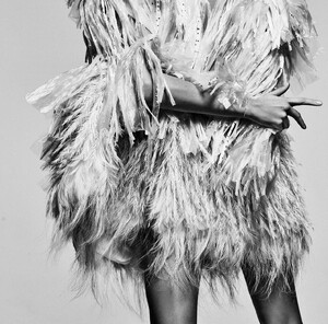 vogue-germany-05-2018_by_alique_(10).thumb.jpg.0bbaa7305109ad9f115c3797c6a334c4.jpg