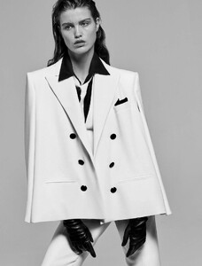 vogue-germany-05-2018_by_alique_(2).thumb.jpg.fbba8dba8309293f8e18570be28d6f21.jpg