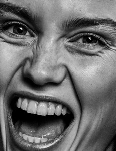 vogue-germany-05-2018_by_alique_(7).thumb.jpg.abddbab0025e5b803c5728dc2f949515.jpg