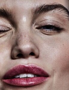 vogue-germany-05-2018_by_alique_(8).thumb.jpg.28de46e7373e311fefaee2405cd6965d.jpg