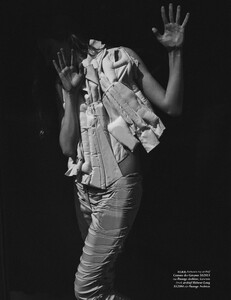 vogue-nl-0607-2020_by_annemarieke-van-drimmelen29.thumb.jpg.ff541eaa27bd0f19061b112905c3fc5a.jpg