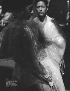 vogue-nl-0607-2020_by_annemarieke-van-drimmelen32.thumb.jpg.1fda578899cdfd0ce5f467781642175d.jpg