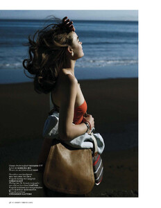 vogue-nl-july-2013-bambi_(2).thumb.jpeg.909e5a3d683183bbe79b7d832847b3bd.jpeg