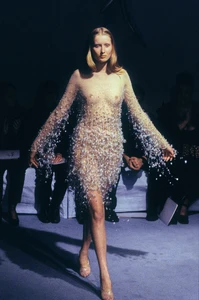 064-thierry-mugler-spring-1998-couture-detail-CN10057268-audrey-tchekova.webp
