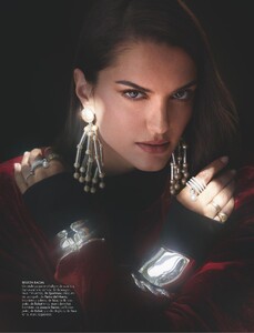 HOLA! FASHION 09.2022_es -page-011.jpg