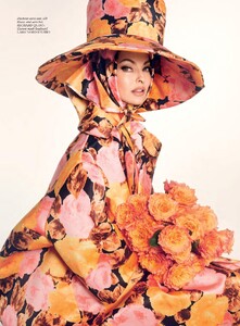 Vogue UK 09.2022 -page-009.jpg