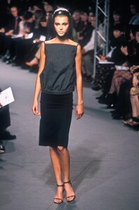 1144916753_Balenciaga1998WomenRTW26.thumb.jpg.33cedc93e5406f6d03b797e0f51ce7be.jpg