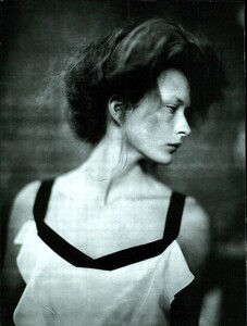 1196077103_ARCHIVIO-VogueItalia(February2006)-Memoirs-013.thumb.jpg.52c786df2b2580c88c65d01fef3f652f.jpg